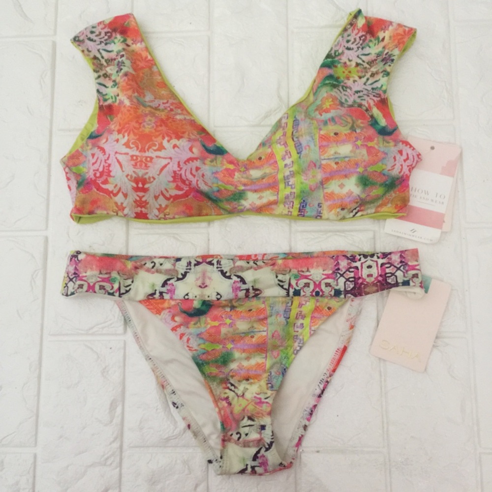 SAHA Aurora & Gaira Bikini